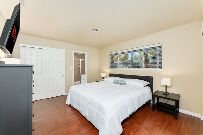 Building Photo - 154 Baxter Ave