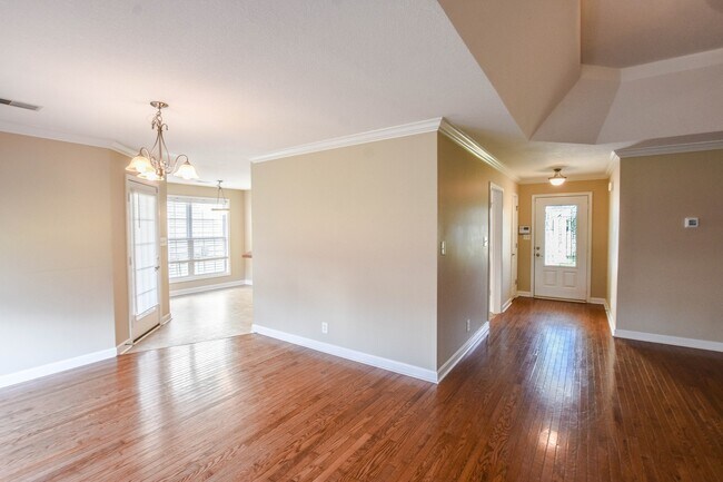 Building Photo - Pet Friendly Three Bedroom with Bonus!