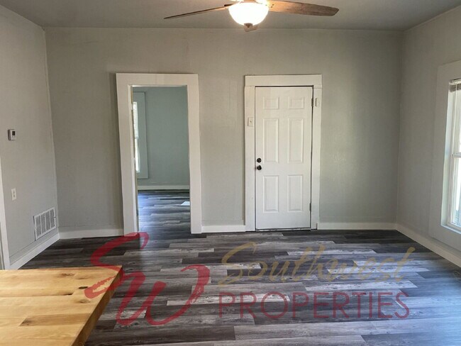 Building Photo - Recently Updated Home with Open Layout + Fenced Backyard!