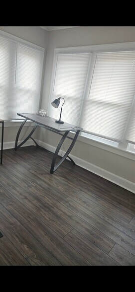 Building Photo - 962 S Ohio Ave