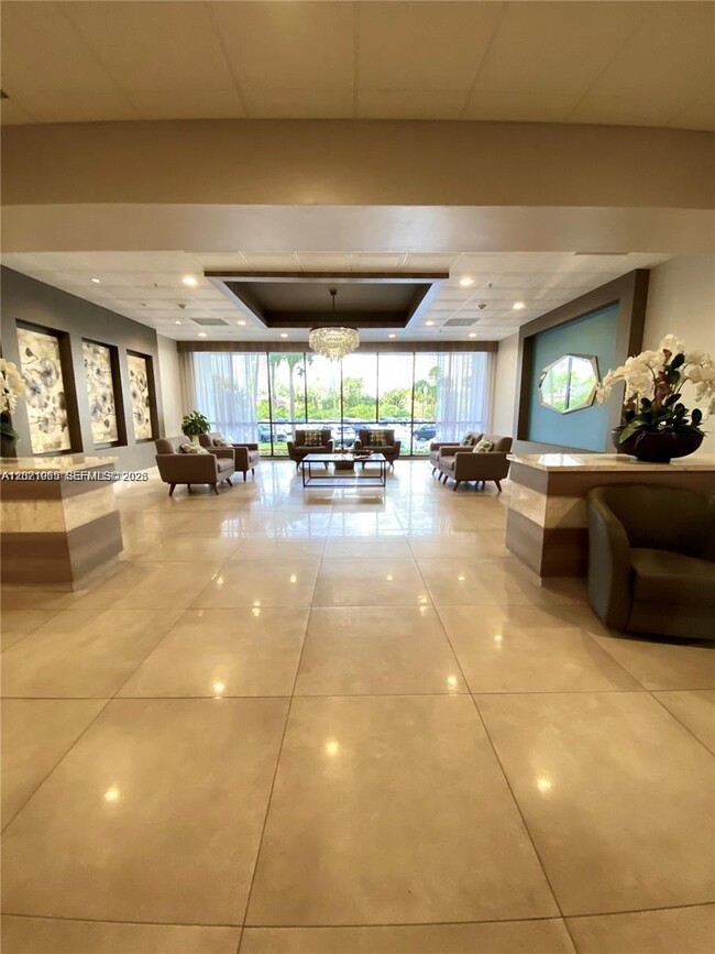 Building Photo - 3701 N Country Club Dr