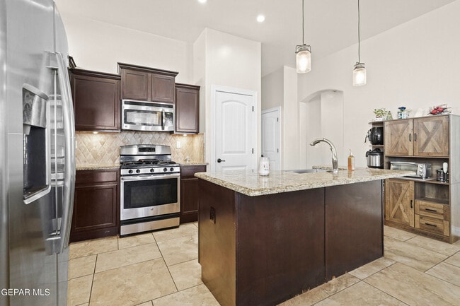 Building Photo - 14829 Sunny Land Ave