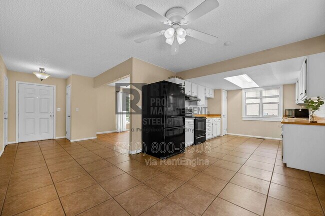 Building Photo - 12 Chicory Ct