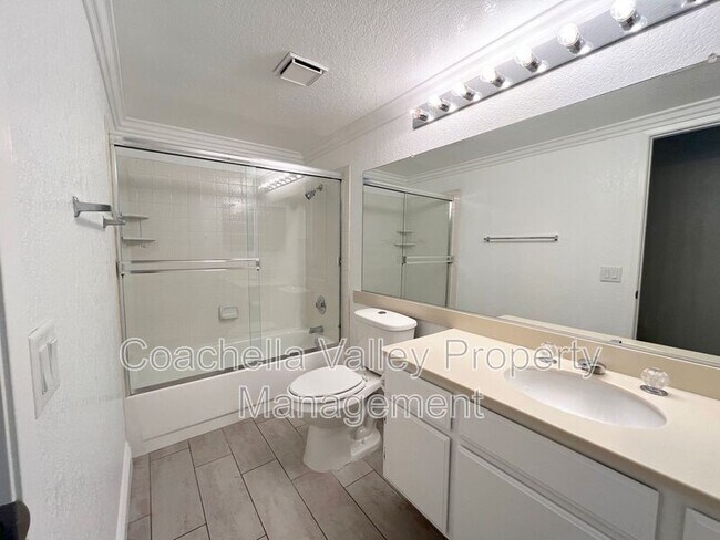 Building Photo - 41469 Woodhaven Dr W