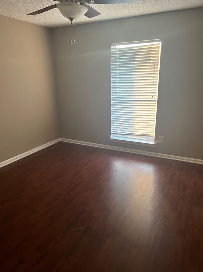 Building Photo - NOW AVAILABLE!!  Beautiful 2 bed 2 bath with a lake view