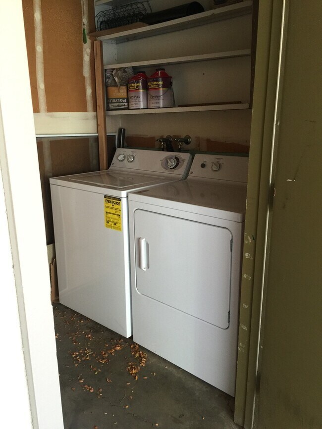 Building Photo - Ground Level 1 bedroom Condo Available soon