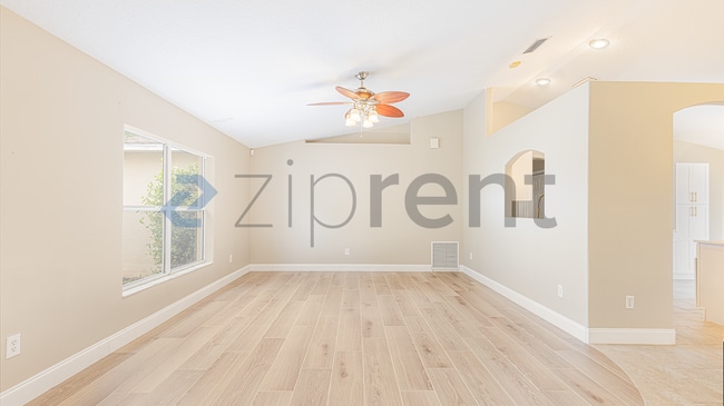 Building Photo - 1404 Edgewater Rd