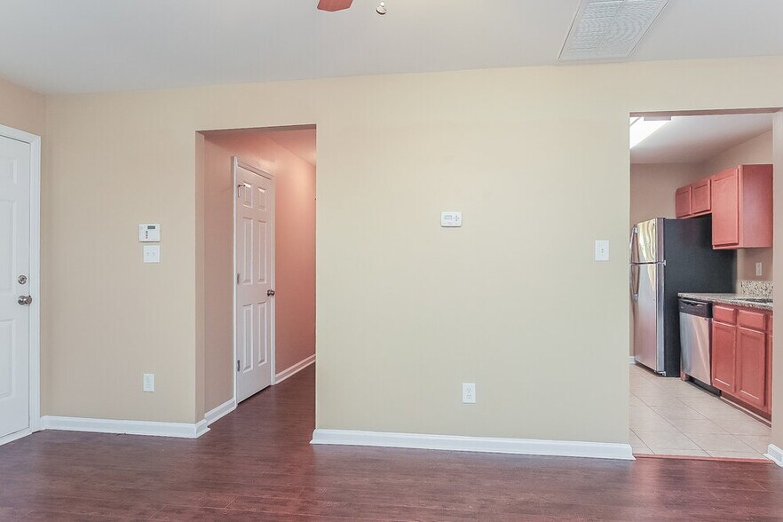 Building Photo - 2515 Dearborn Dr