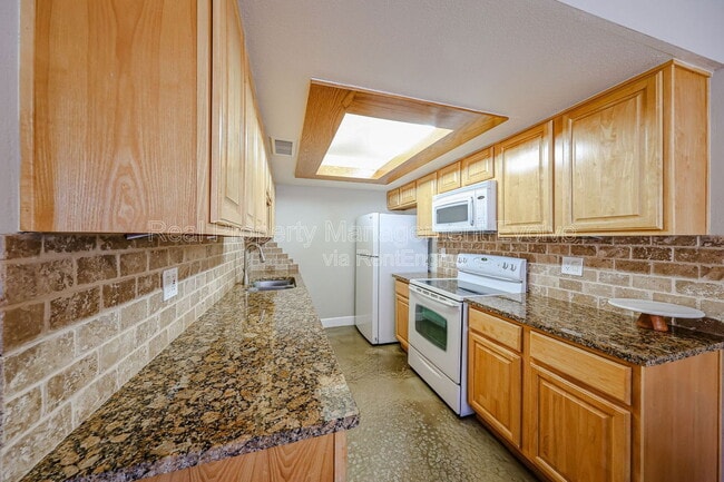 Building Photo - 8531 E Belleview St