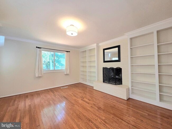 Building Photo - 111 Tamarisk Ct