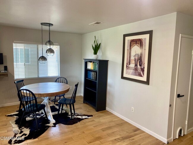 Building Photo - 2703 W Meadowwood