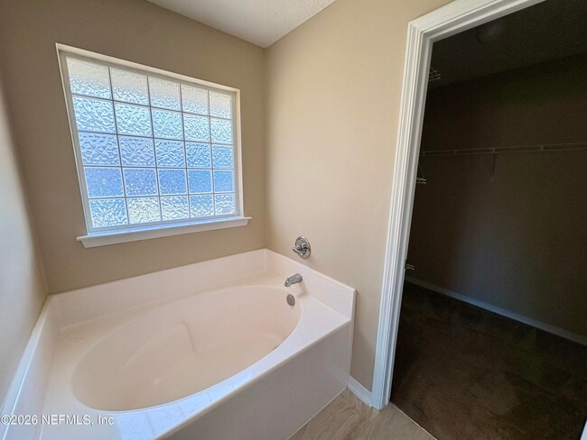 Building Photo - 15677 Moss Hollow Dr