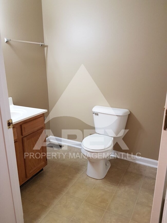 Building Photo - MOVE-IN SPECIAL!! NO RENT UNTIL OCT 1ST 20...