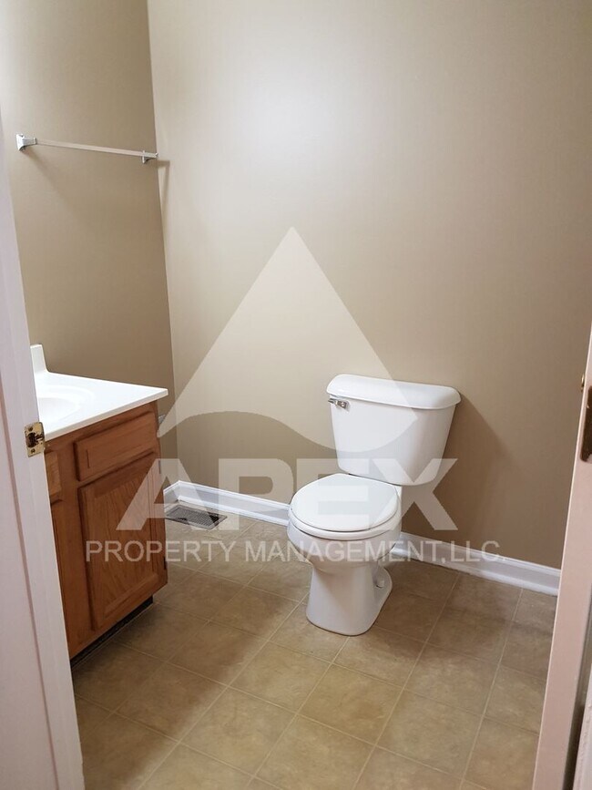 Building Photo - MOVE-IN SPECIAL,NO RENT TIL APRIL 1ST! - NICE 3 Bd | 2 Ba Top Floor Condo in West Knoxville!