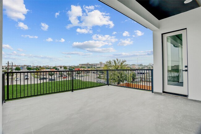 Building Photo - 6814 Hartland St