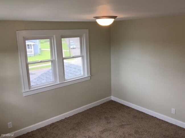 Building Photo - 3 br, 1 bath Duplex - 1637 Kalamazoo Ave S...