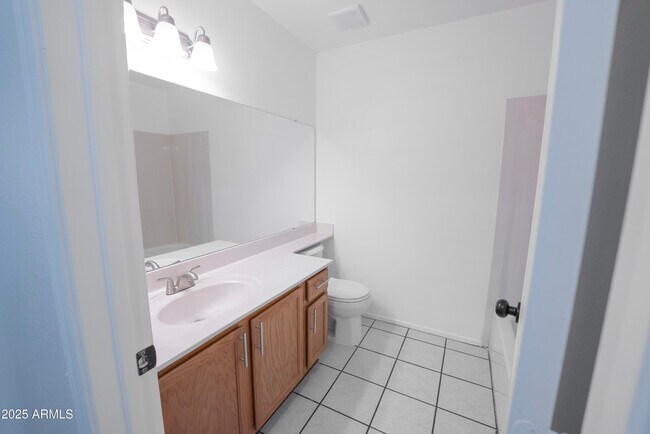Building Photo - 413 S Sunrise Dr