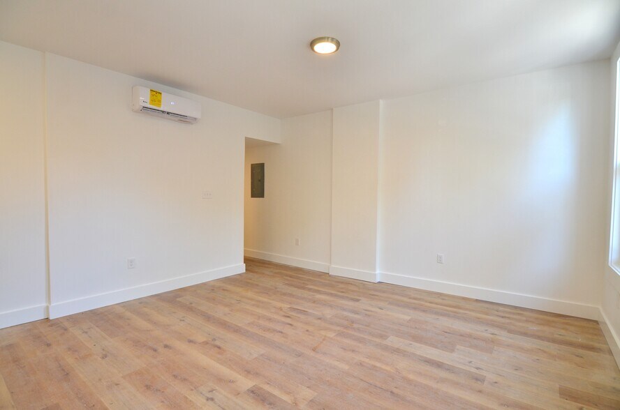 Building Photo - 1607 Race St