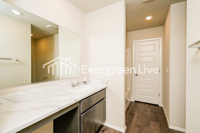 Building Photo - 1118 Raven Dr