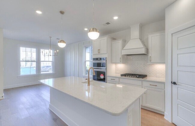 Building Photo - 9131 Headwaters Dr