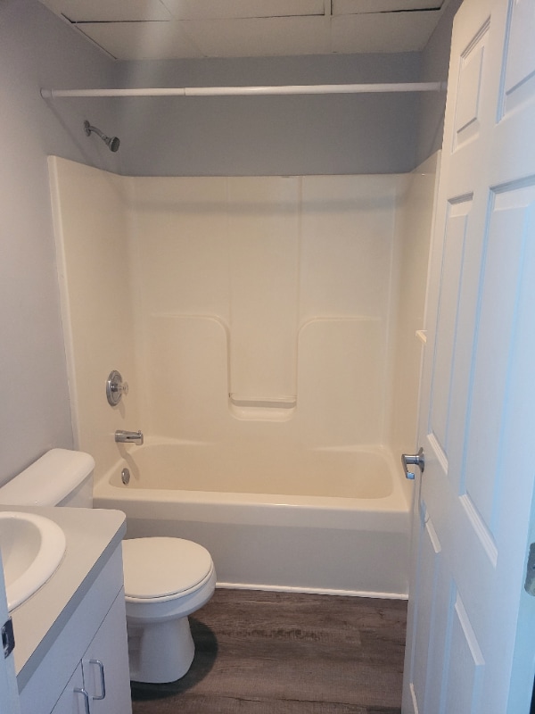 Building Photo - 140 Middle Ave