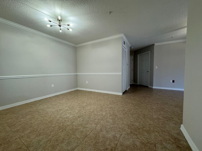 Building Photo - Oviedo 2/2 Condo with Tile & LVP Flooring,...