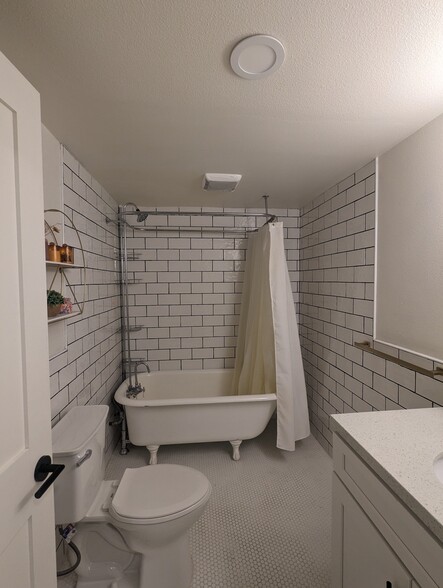 Building Photo - 732 Cedar Ave