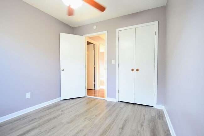 Building Photo - McArthur Place