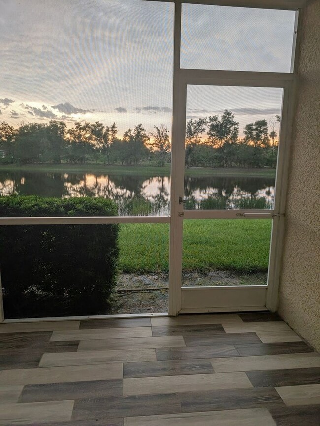 Building Photo - Charming 2BR Duplex in North Port