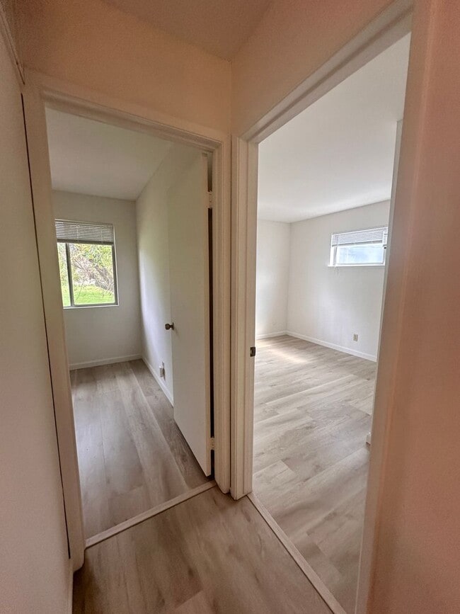 Building Photo - Unit with updated flooring!