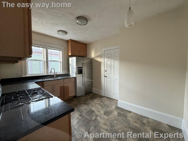 Building Photo - 65 Conwell Ave