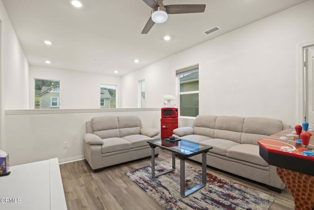 Building Photo - 553 Limoneira Ln