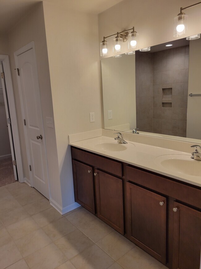 Building Photo - 4942 Warrior Dr