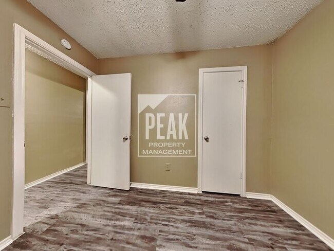 Building Photo - $2000! Large 4 Bed 2 Bath in ARLINGTON! COMING SOON will not stay long!