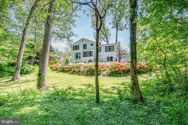 Building Photo - 1554 Forest Villa Ln
