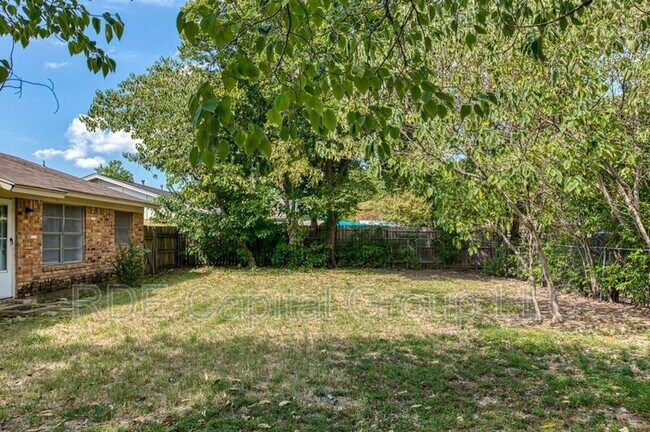 Building Photo - 8013 Emerald Hills Way