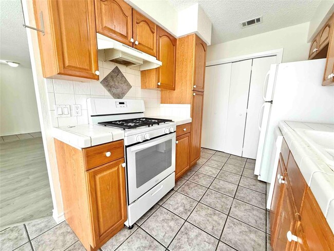 Building Photo - 10802 Lambert Cir