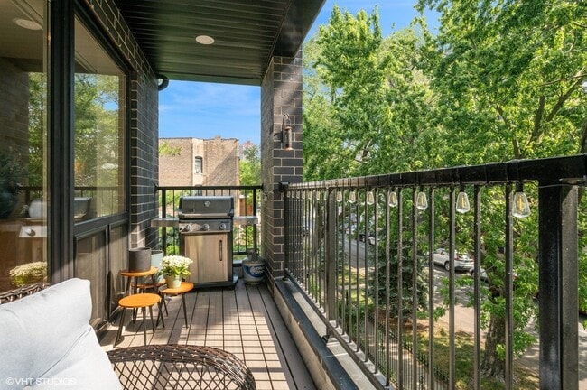 Building Photo - 4932 N Kenmore Ave