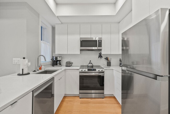 Building Photo - 418 D St SE