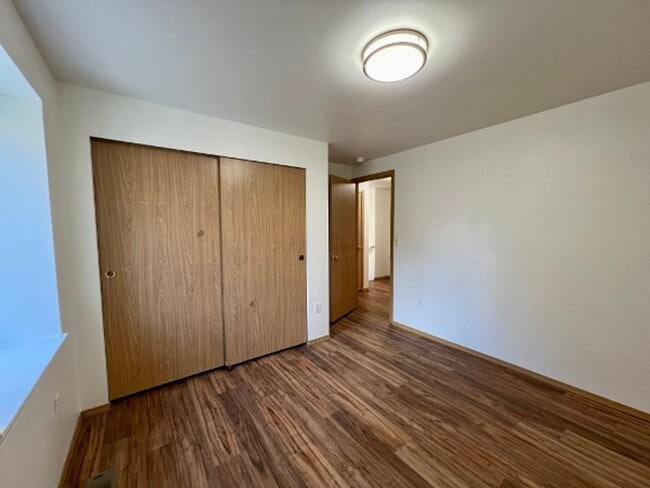 Building Photo - PENDING APPLICATION; 3BD Townhome