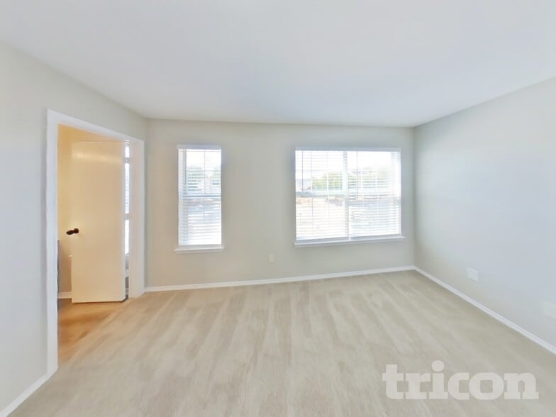 Building Photo - 1441 Pine Ln