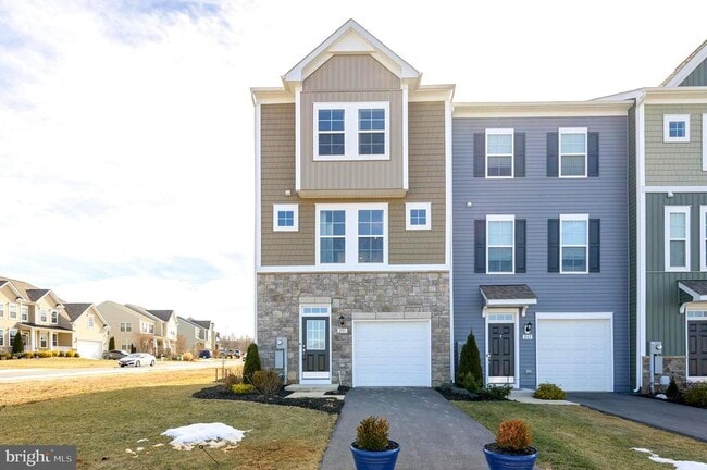 Building Photo - 201 Hillsdale Pl