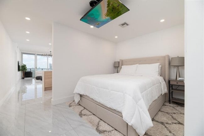 Building Photo - 16385 Biscayne Blvd