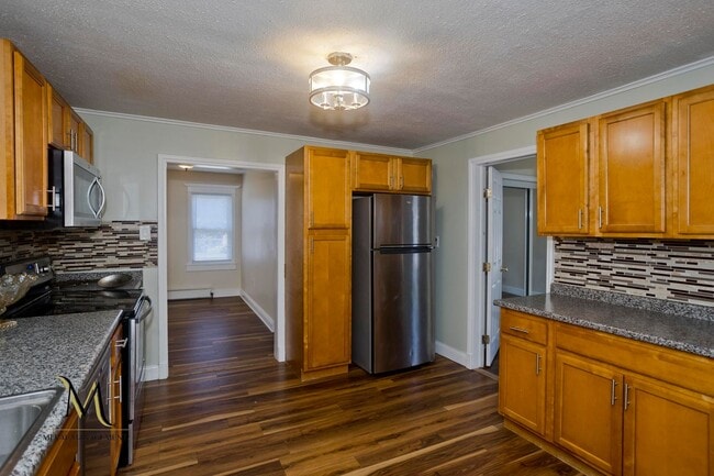 Building Photo - Single-Level Living! 3 Bed Ranch with Mode...