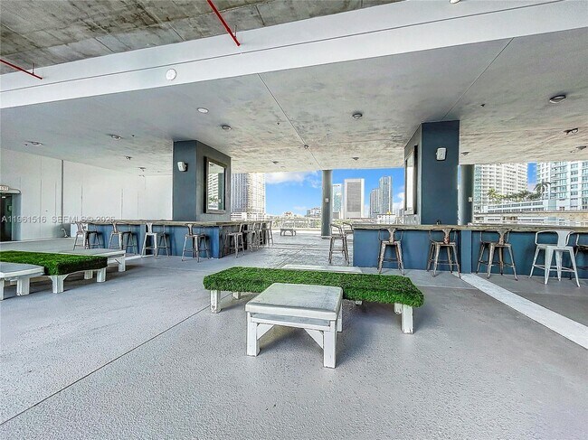 Building Photo - 690 SW 1st Ct