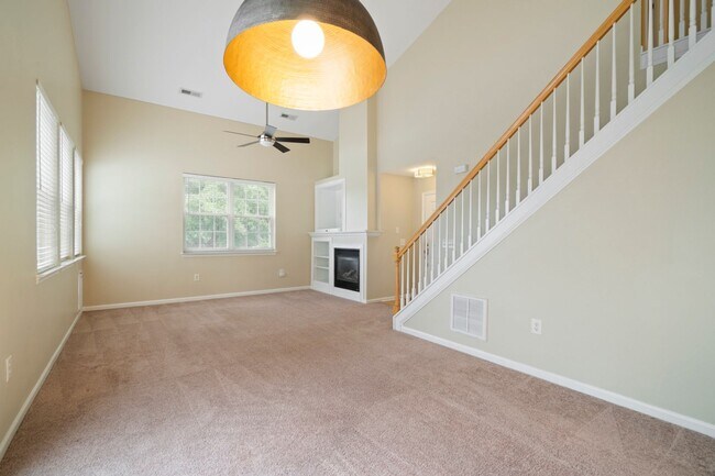 Building Photo - Located in Highland Creek