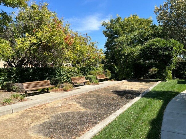 Building Photo - Modern 3 Bedroom 2 Bath 2 Story Vacaville Pets OK *Star Rentals