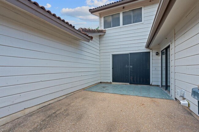 Building Photo - 2217 Onion Creek Pkwy