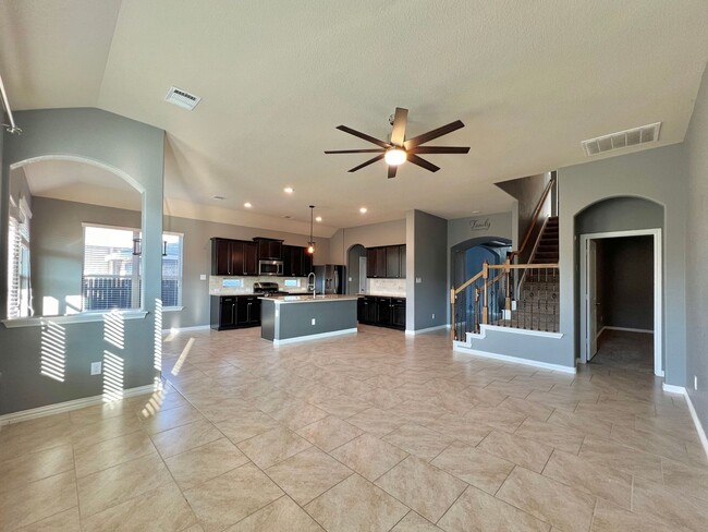 Building Photo - Gorgeous and spacious 4 bed 3.5 bath in Ka...