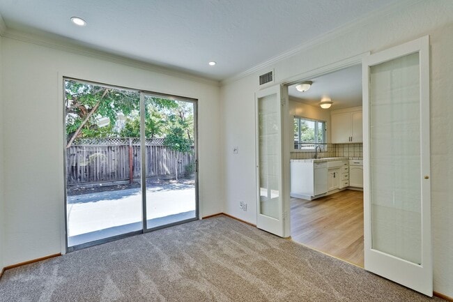 Building Photo - 3 Bedroom Gem near Santana Row.  Convenien...